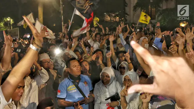 Yakin Menang, Pendukung Capres Prabowo Bersorak di Rumah Kertanegara
