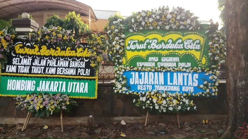 Karangan Bunga di Mako Brimob. (Liputan6.com/Ady Anugrahadi)