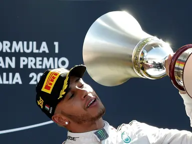 Lewis Hamilton kembali menjadi juara F1GP Seri Italia di Sirkuit Monza, Minggu (6/9/2015). (Reuters/Max Rossi)