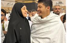 Potret Dimas Seto dan Dhini Aminarti  Umrah Bareng, Adem Lihatnya