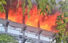 Sudah Berjam-Jam Kebakaran Gedung Bakamla RI Belum Padam, Ratusan Petugas Damkar Merapat