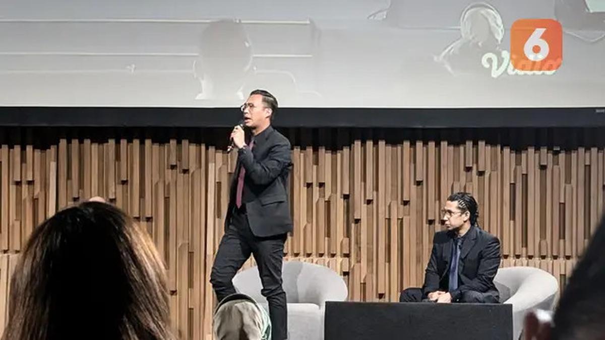 Benarkah Kebiasaan Duduk Sambil Menyilangkan Kaki Bikin Skoliosis? Simak Penjelasan Dokter