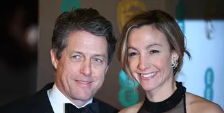 Hugh Grant dikabarkan akan menikahi wanita yang sudah lama dipacarinya, Anna Eberstein. (Justin TALLIS / AFP)