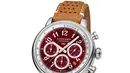 Untuk pria yang menyukai kesempurnaan teknis dengan sentuhan klasik, Mille Miglia Classic Chronograph adalah pilihan yang tepat. Jam tangan berdiameter 40.5 mm ini terbuat dari Lucent Steel™, dilengkapi dengan gerakan presisi bersertifikat, serta dial ‘Rosso Amarena’ yang terinspirasi dari desain otomotif klasik. Sentuhan glass box crystal menambah tampilan retro yang memikat.  [Dok/Chopard].