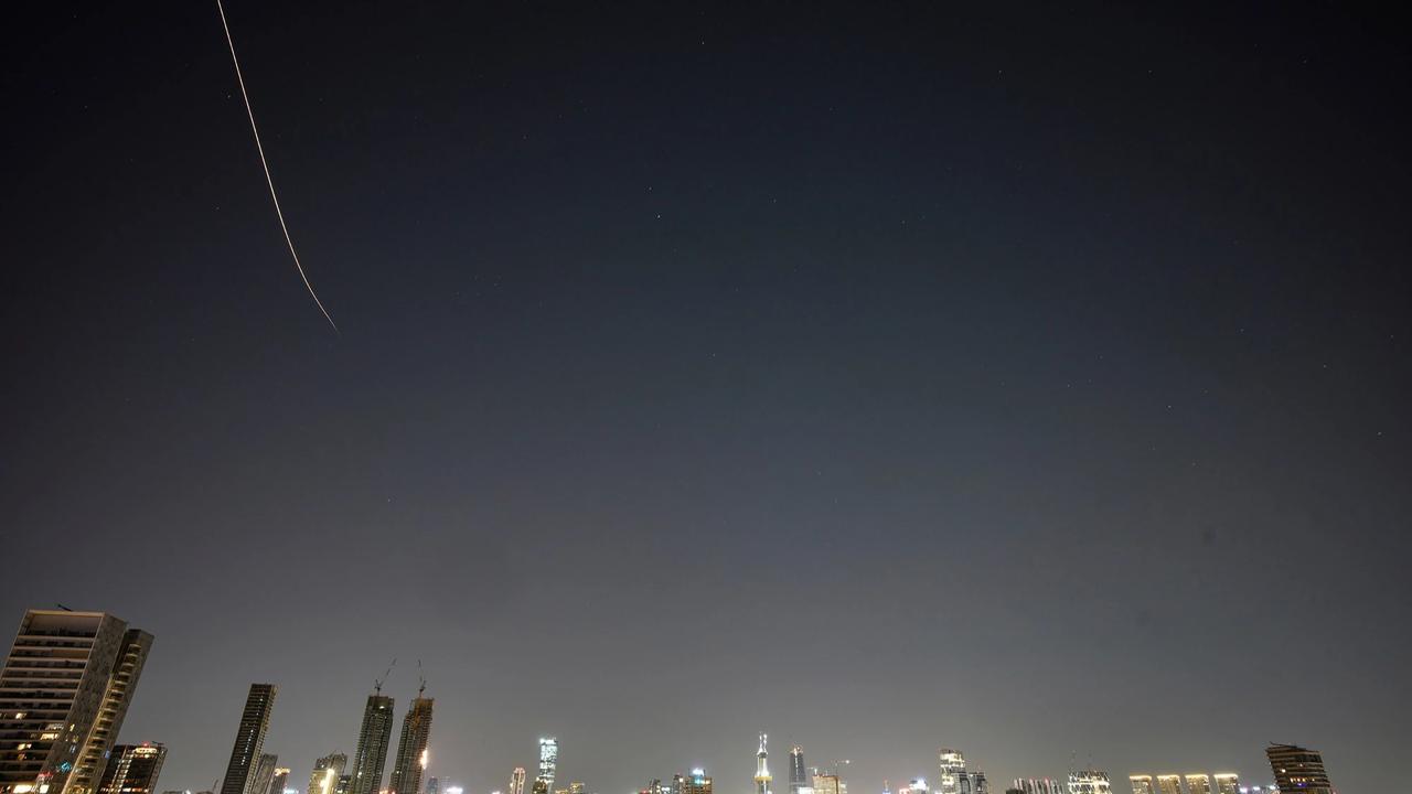 FOTO: Serangan Rudal Iran Kembali Guncang Tel Aviv
