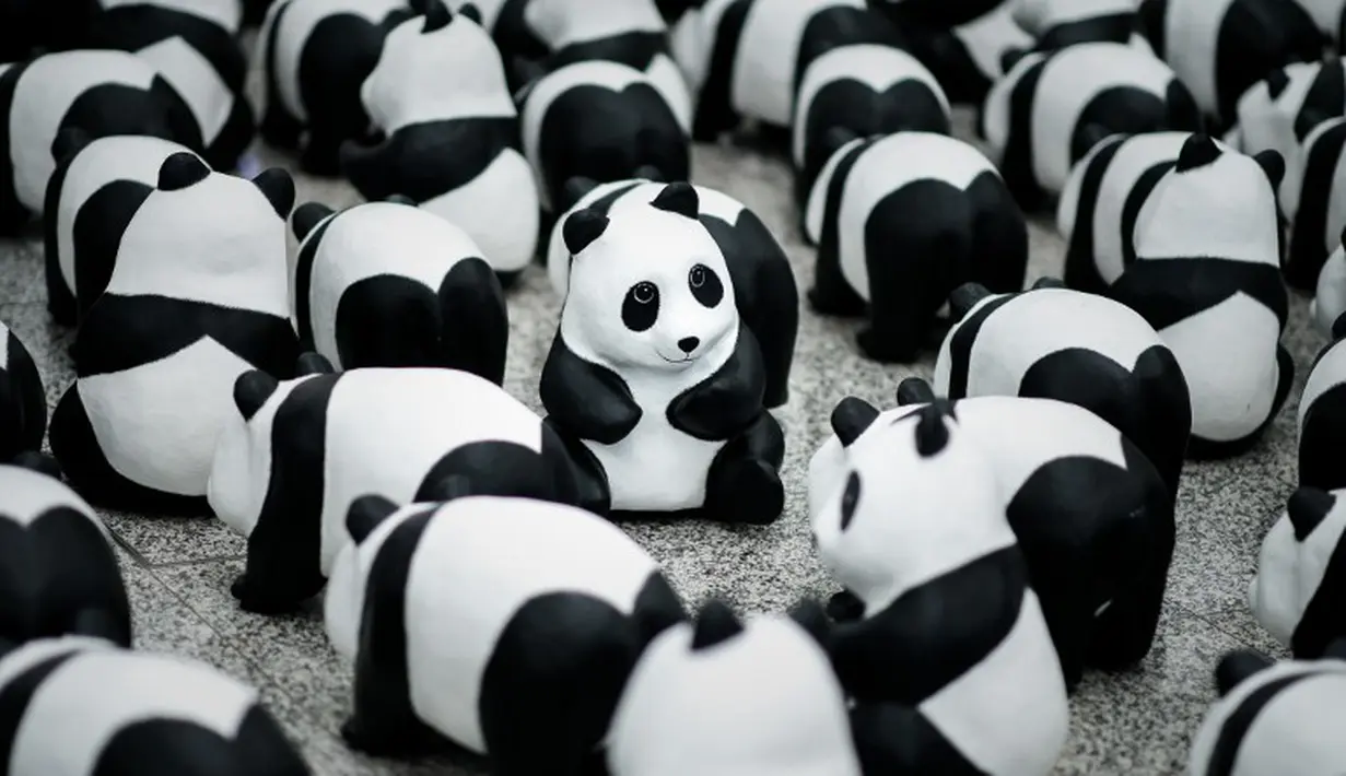 Karya seni ciptaan seniman Prancis Paulo Grangeon ini bekerjasama dengan WWF, Hong Kong, Senin (9/6/14). (AFP PHOTO/Philippe Lopez)
