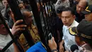 Salah satu panitia acara yang juga aktivis '98, mengatakan bahwa para aktivis yang sudah berdatangan sejak pagi tiba-tiba dilarang masuk, Jakarta, Selasa (24/06/2014) (Liputan6.com/Faisal R Syam)