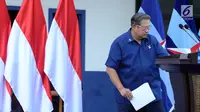 Ketua Umum Partai Demokrat, Susilo Bambang Yudhoyono usai menyampaikan pidato politik di Cibinong, Kab Bogor, Jumat (5/1). SBY mengatakan 2018 adalah tahun penting karena Pilkada Serentak dan awal kegiatan Pemilu 2019. (Liputan6.com/Helmi Fithriansyah)