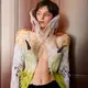 Penampilan unik Emma Louise Corrin yang tampil bak burung eksotis di Schiaparelli Couture 2026 (@emmalouisecorrin)