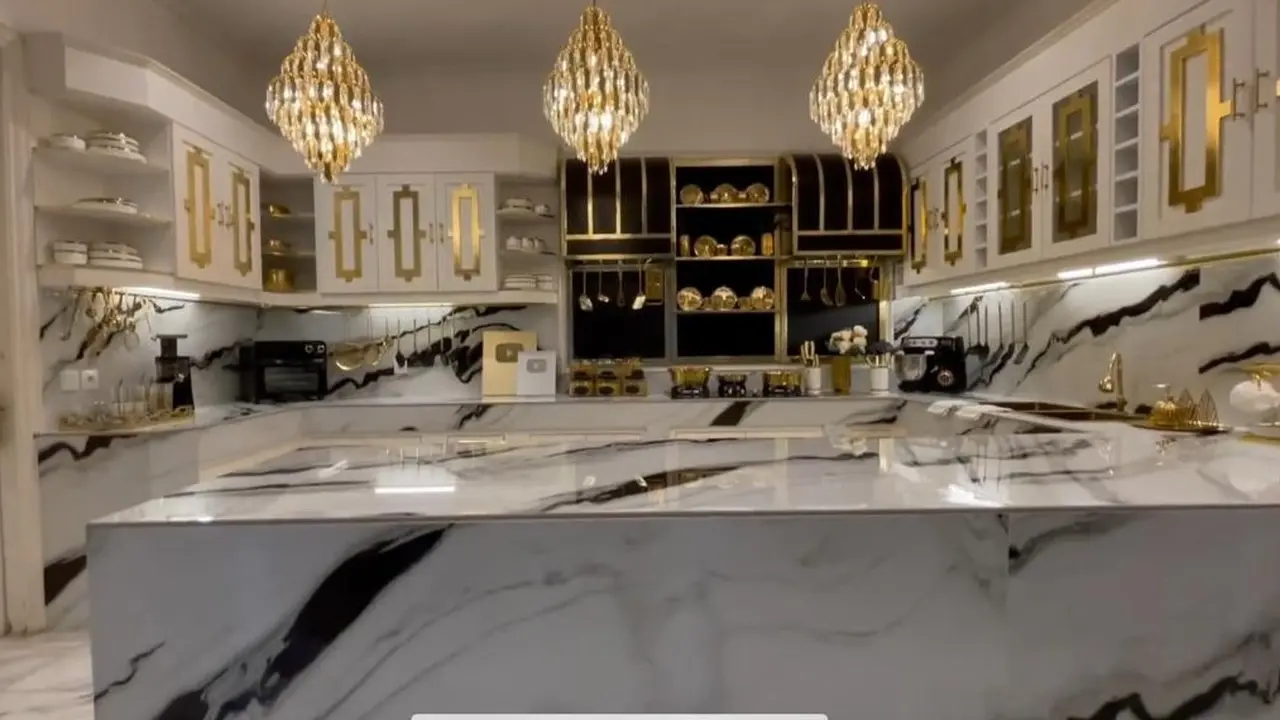 Menengok Dapur Mewah Tasyi Athasyia, Didominasi Nuansa Emas dan Marmer