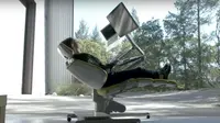 Kini, Anda bisa bekerja sambil berbaring dengan meja khusus.