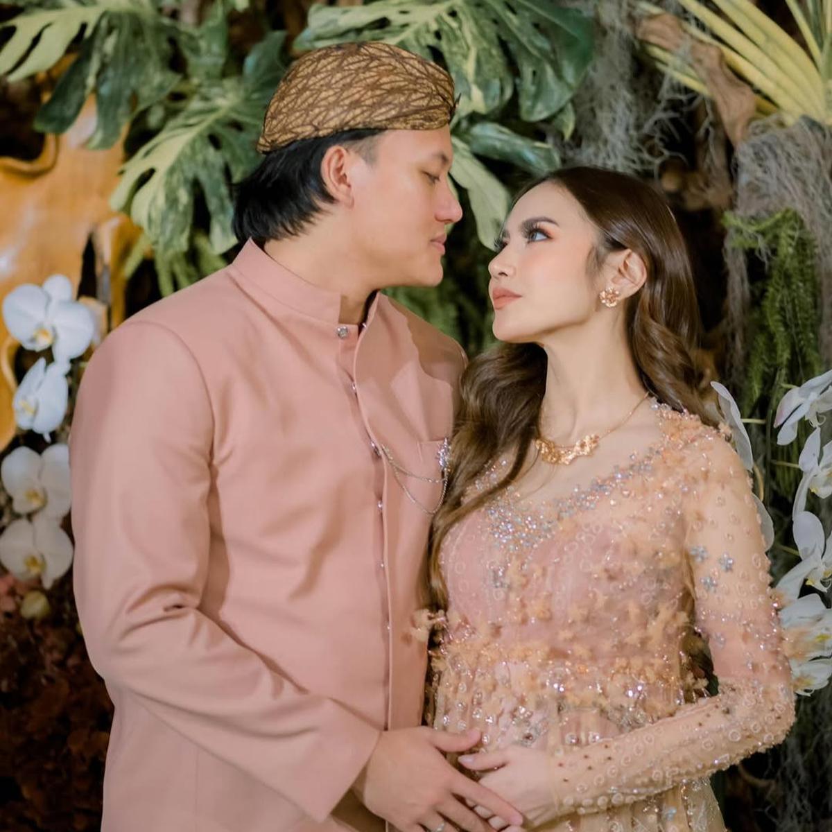 Intip Potret Cantik Mahalini saat Kenakan Kebaya dengan Berbagai Model, Bisa Jadi Inspirasi Untuk Berbagai Acara!