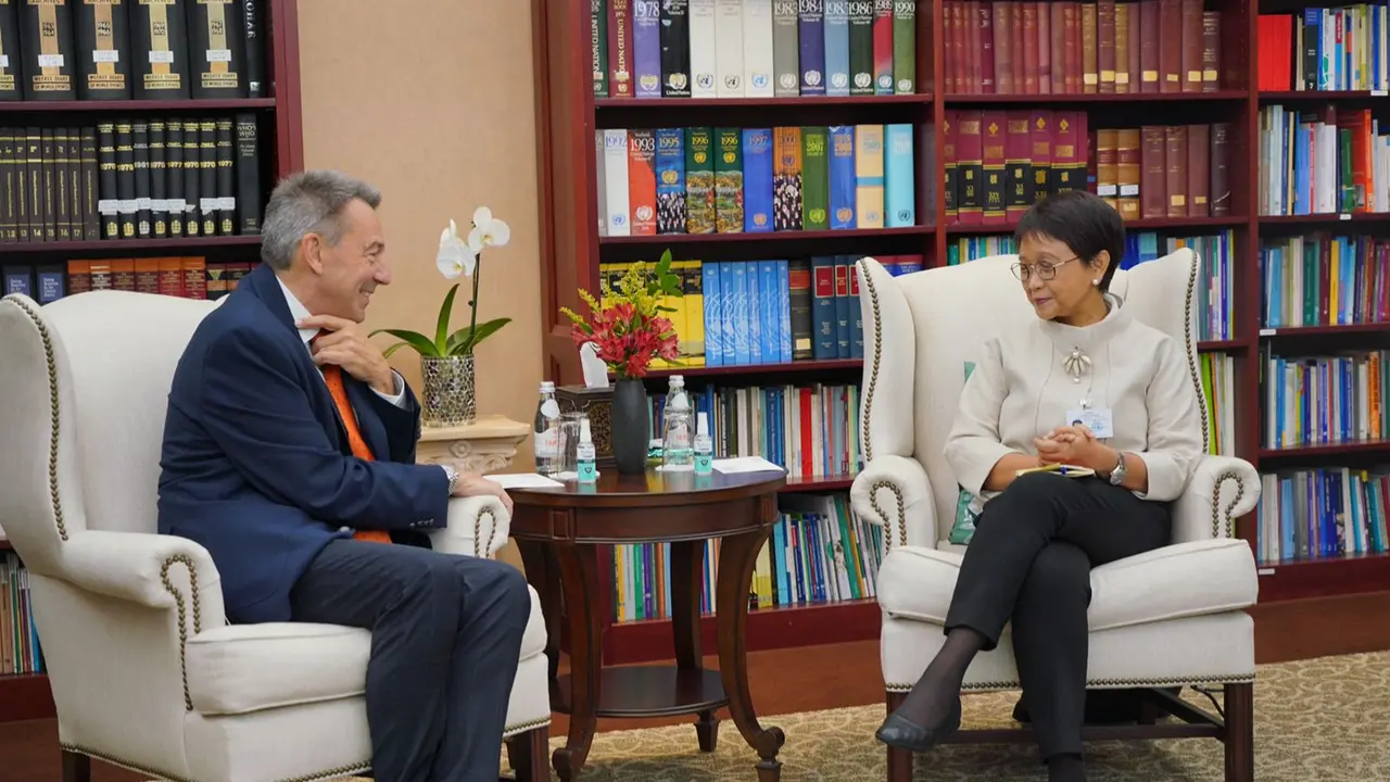 Menlu Retno Marsudi dengan Peter Maurer, Presiden Palang Merah Internasional (International Committee of the Red Cross/ICRC) (23/09/2022). (Dok: Menlu RI)