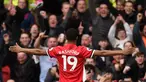 Striker Manchester United (MU), Marcus Rashford merayakan gol keduanya ke gawang Liverpool dalam pertandingan Liga Inggris di Old Trafford, Manchester, Inggris, Sabtu (10/3). MU menang dengan skor 2-1 atas Liverpool. (Oli SCARFF/AFP)