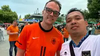 Bola.com bersama Skylar, penggemar Timnas Belanda yang hadir di Euro 2024. (Bola.com/Benediktus Gerendo Pradigdo)