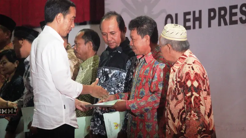 20161205-Jokowi-balikpapan-sertifikat