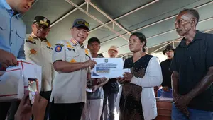 Mendagri Sambangi Posko Pengungsian di Nagekeo NTT, Serahkan Bantuan Rp 100 Juta