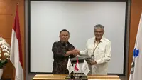 Direktur Utama Perseroan Lukman Hidayat berfoto bersama dengan Direktur Utama PGN Gigih Prakoso usai menandatangani Pokok-pokok Perjanjian kerjasama pembangunan 500 ribu jargas rumah tangga. (Dok. PTPP)