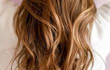 Cara Menghilangkan Bau Rambut Apek, Ketahui Penyebabnya