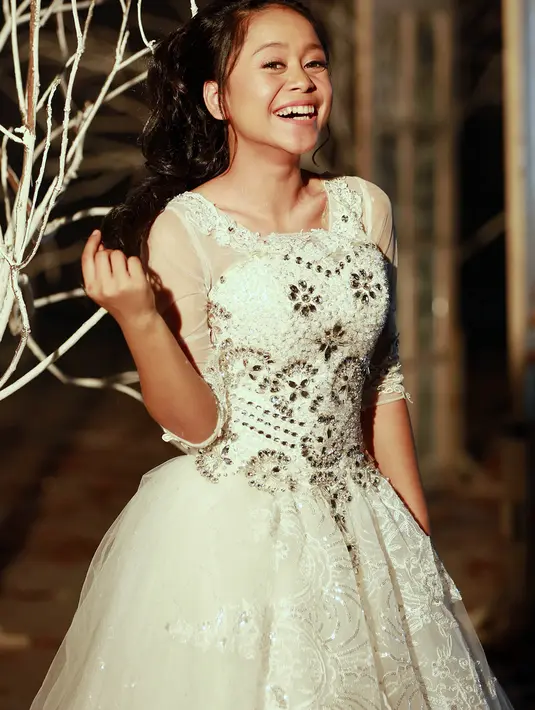 Pemenang D'Academy generasi pertama ini tentunya tidak ingin meniru sang idola. Lesti ingin menampilkan ciri khas dari suaranya yang begitu merdu dan mempunyai cengkok yang berbeda. (Deki Prayoga/Bintang.com)