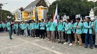 Ratusan Mahasiswa Gabungan Solo Raya Gelar Salat Ghaib hingga Tabur Bunga untuk Affan Kurniawan