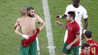 Hasil imbang di laga ini membuat Prancis berhasil mengoleksi 5 poin sedangkan Portugal berhasil mengoleksi 4 poin. Kedua tim akhirnya sama-sama dapat melenggang ke babak 16 besar dengan predikat Juara Grup F dan salah satu runner up ketiga terbaik. (Foto: AP/Pool/Laszlo Balogh)