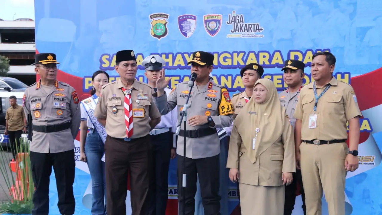 Kapolda Metro Jaya Irjen Pol Asep Edi Suheri meluncurkan Polisi Siswa Keamanan Sekolah, Senin (17/11/2025).