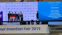 Tim ITS Surabaya meraih medali emas dan beberapa penghargaan pada gelaran Seoul International Invention Fair (SIIF) 2019 di Korea Selatan. (Foto: Liputan6.com/Dian Kurniawan)