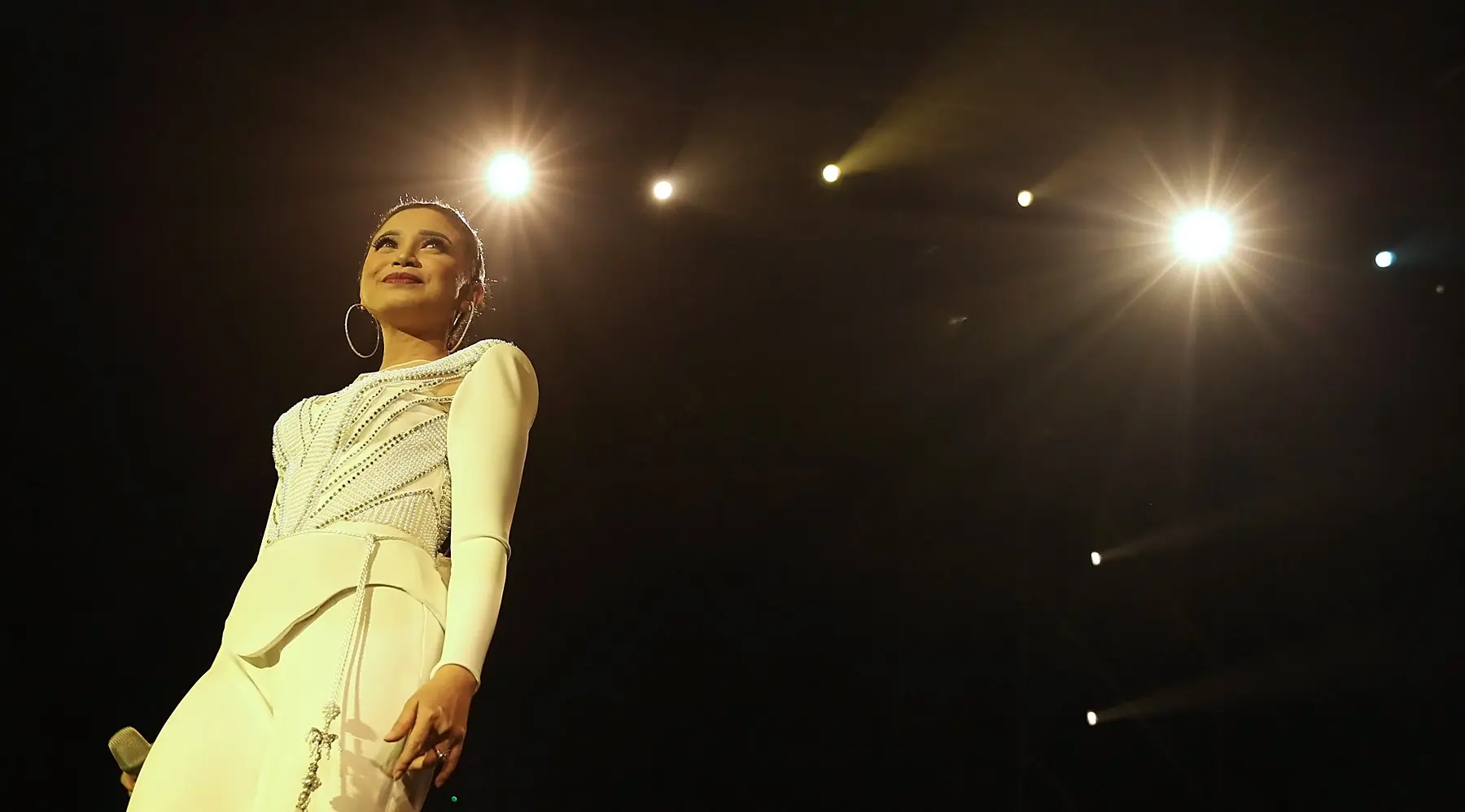 Rossa di The Journey of 21 Dazzling Years Concert. (Bambang E. Ros/Bintang.com)