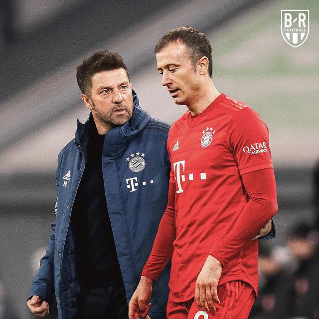 Foto Editan Pemain Bertukar Gaya Rambut dengan Pelatih