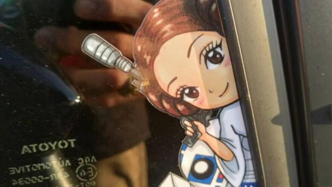 5. Seperti ada cewek cantik yang mengintip
