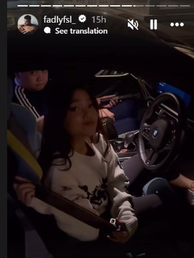 Beli Mobil Sport Baru, Ini 6 Potret Fuji Saat Test Drive di Jalanan