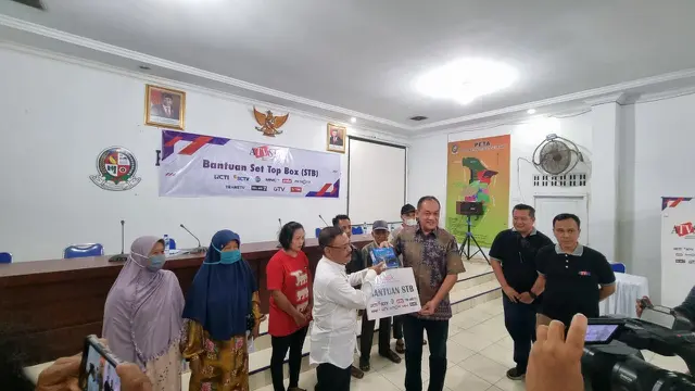 Asosiasi Televisi Swasta Indonesia (ATVSI) membagikan 500 (lima ratus) buah Set Top Box (STB). (ist)