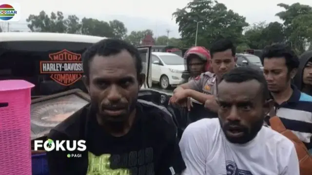 Dua warga Abepura sengaja datang ke Advent Doyo untuk menjarah barang korban banjir bandang Sentani, Papua.