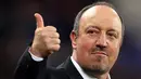 Pelatih Rafael Benitez merayakan keberhasilan klubnya, Newcastle United promosi ke liga Primer inggris, usai mengalahkan Preston North End dalam Sky Bet Championship di Newcastle, (25/4). Newcastle mengalahkan Preston 4-1. (Owen Humphreys/PA Wire)