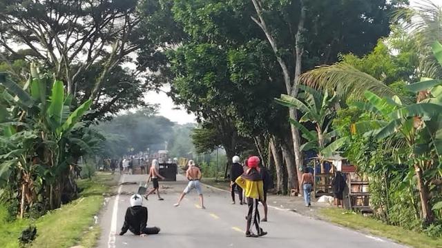 Mencekam, Bentrok Antarwarga di Luwu Lumpuhkan Trans Sulawesi Hingga Rumah Warga Dibakar