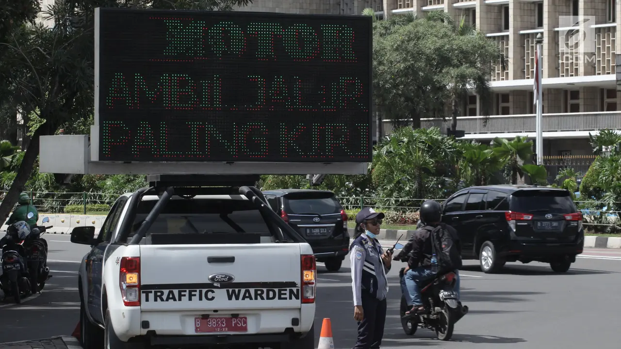 Pakai Selebaran, Dishub DKI Jakarta Sosialisasikan Jalur Khusus Sepeda Motor