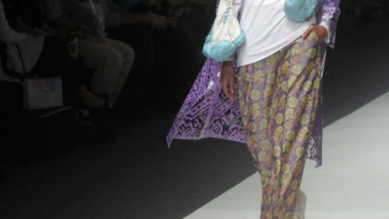 Keanggunan busana muslim cantik karya desainer ternama di JFW 2016