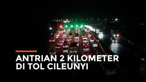 VIDEO: Macet, Ruas Tol Cileunyi Dipadati Ribuan Kendaraan Pemudik