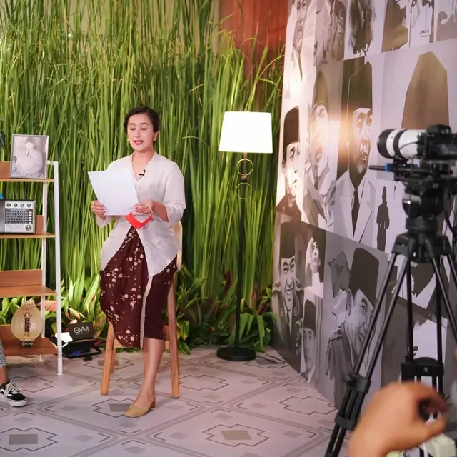6 Potret Widi Mulia Pakai Kebaya, Ditampilkan dalam Video Lagu Terbaru
