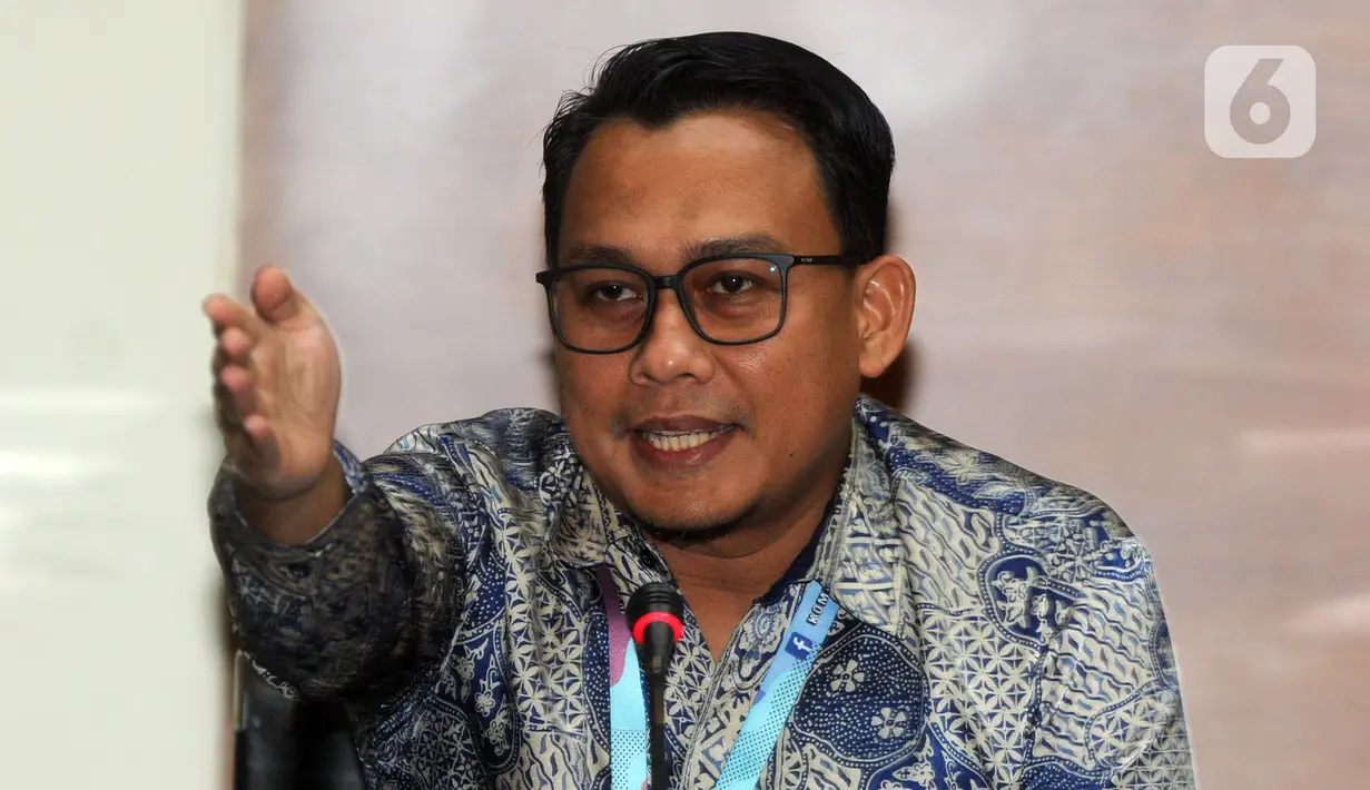 Juru Bicara KPK, Ali Fikri memberikan keterangan terkait OTT di Sidoarjo di Gedung KPK, Jakarta, Rabu (8/1/2020). Keenam tersangka tersebut adalah Sidoarjo Saiful Ilah, Sunarti Setyaningsih, Judi Tetrahastoto, Sanadjihitu Sangadji dan Ibnu Ghopur dan Totok Sumedi. (merdeka.com/Dwi Narwoko)