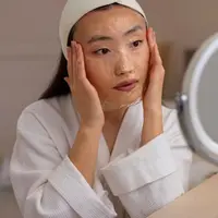 Rangkaian skincare pagi untuk kulit berminyak. (foto: jcomp/freepik)