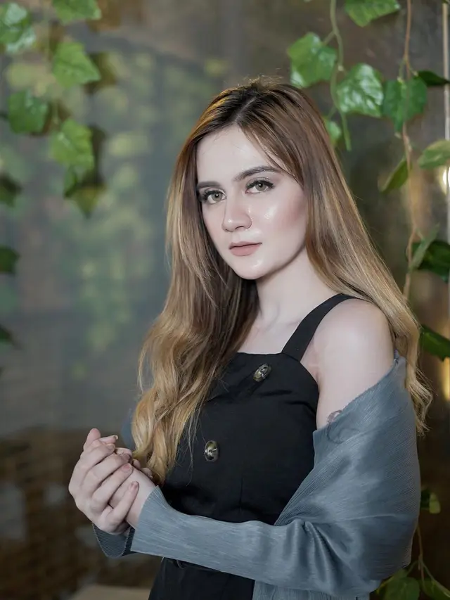 Punya Wajah Blasteran, Ini 7 Pesona Pedangdut Irenne Ghea