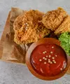 teknik double frying bukan sekadar menggoreng ulang, melainkan proses yang dirancang untuk menghasilkan tekstur yang lebih maksimal. (Foto/dok: Freepik/jcomp)