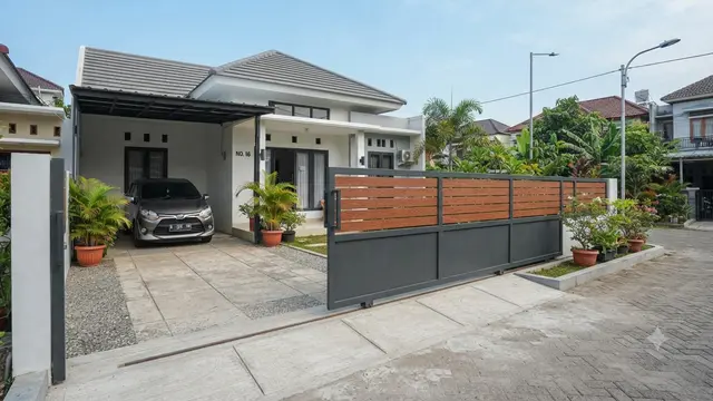 Inspirasi Pagar Geser untuk Rumah Tipe 36 dengan Carport 1 Mobil yang Aman dari Maling Model Sistem Rel Tertutup