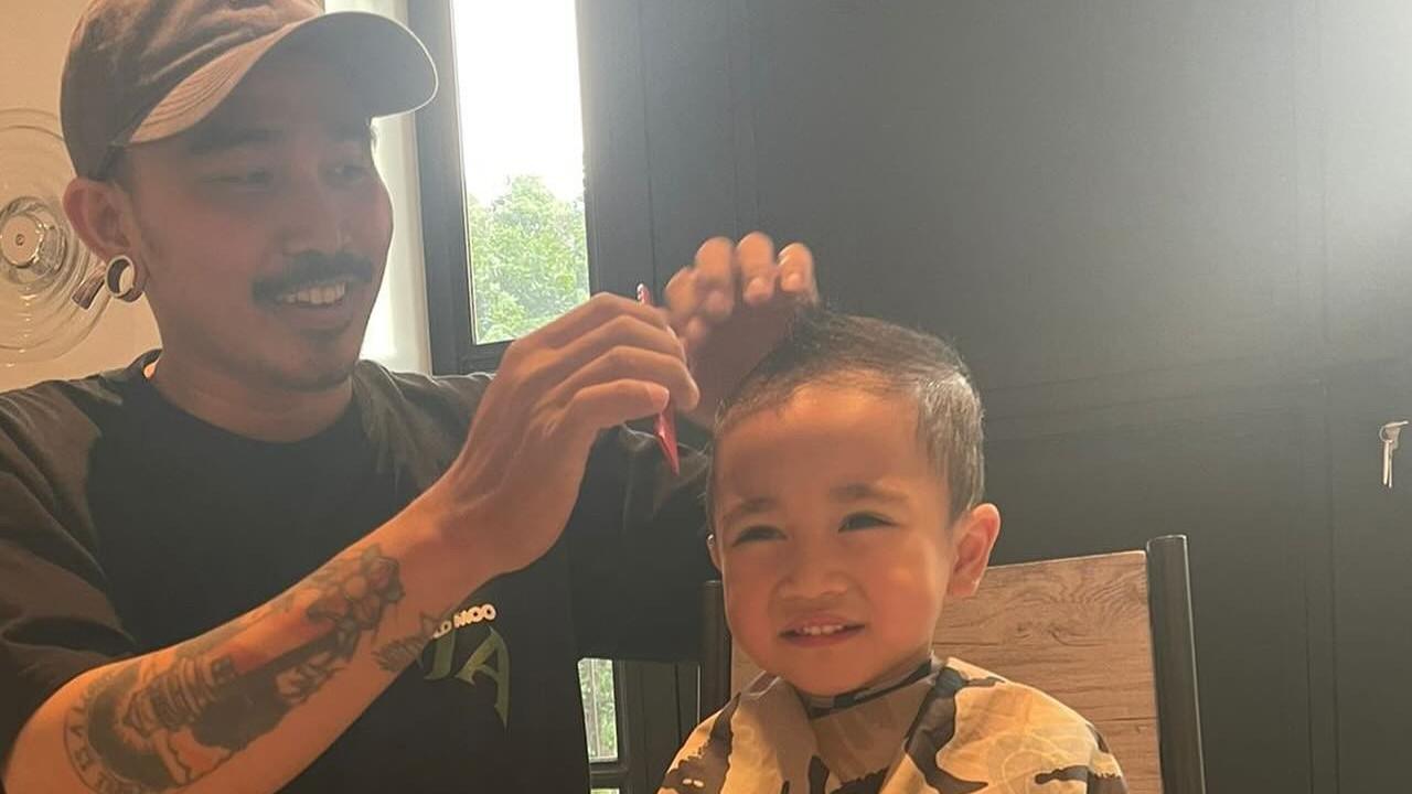 6 Foto Rayyanza dengan Gaya Rambut Baru, Lucu Banget dan Tambah Ganteng