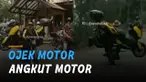 Aksi unik dan tangguh dilakukan oleh seorang ojek motor ini karena mengangkut motor matic gede.