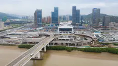 Foto dari udara pada 18 Agustus 2020 ini menunjukkan Pelabuhan Hengqin. Pelabuhan baru untuk memfasilitasi perjalanan antara Makau dan Zhuhai, Provinsi Guangdong, China selatan, ini resmi beroperasi pada Selasa (18/8). (Xinhua/Cheong Kam Ka)