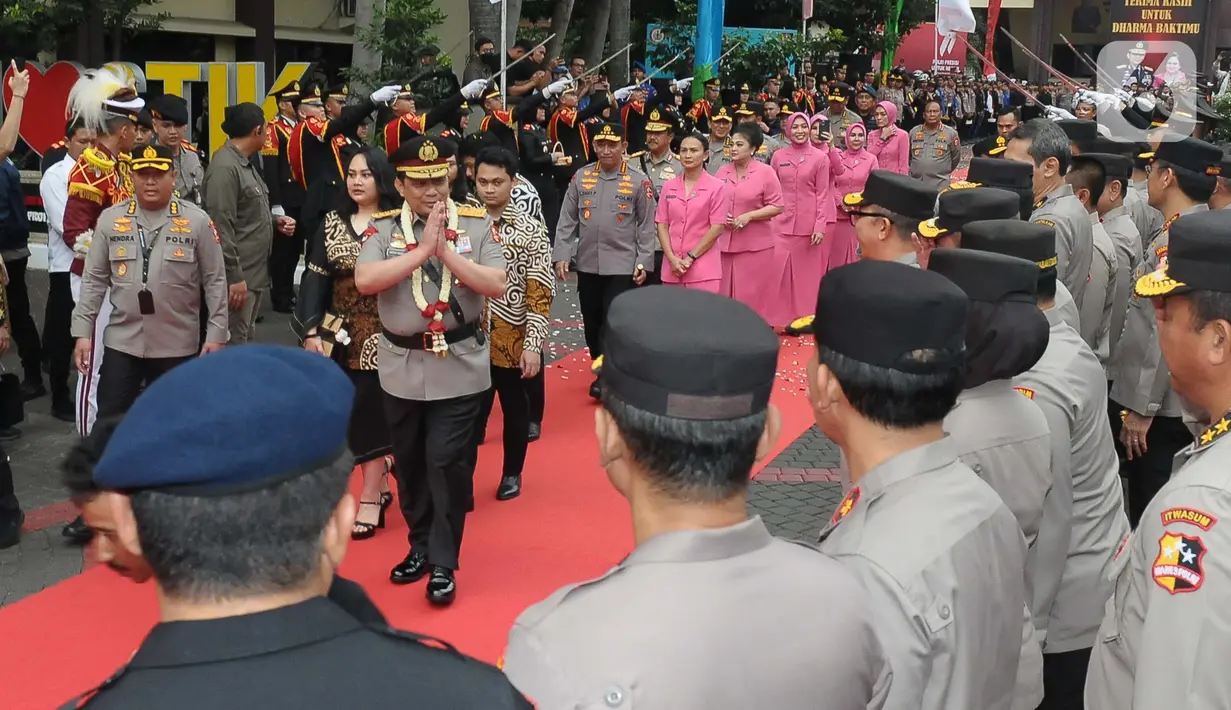 Gatot Eddy Pramono memasuki masa purna tugas sebagai anggota Polri digantikan dengan Komjen Pol Agus Andrianto sebagai Wakapolri yang baru. (merdeka.com/imam buhori)