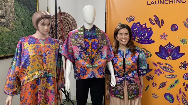 Mira Hoeng di Peluncuran Motif Blue Lotus Kolaborasi Miwa Pattern dan Kedutaan Besar Sri Lanka, Jakarta Pusat, Kamis, 3 November 2023.